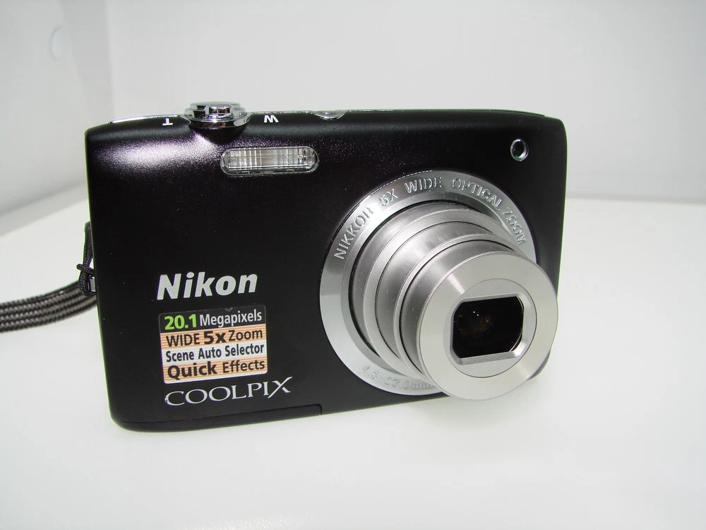 Nikon Coolpix S2800 20.1MP Digital Camera with USB Charger Excellent Condition