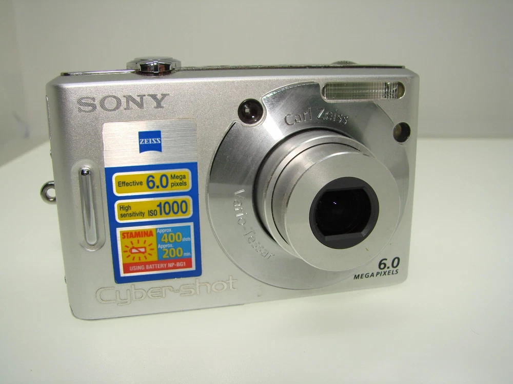 Sony Cyber-shot DSC-W30 6.0MP Compact Retro Digital Camera MINT Tested & Works