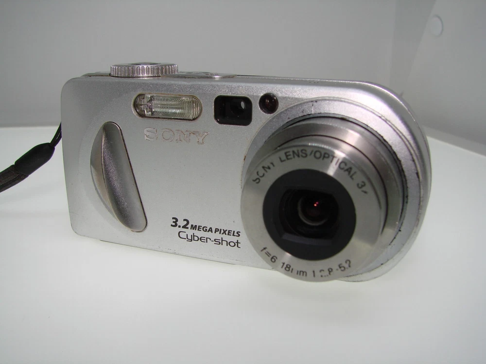 Sony Cybershot DSC-P8 3.2MP vintage compact Digital Point & Shoot Camera TESTED!