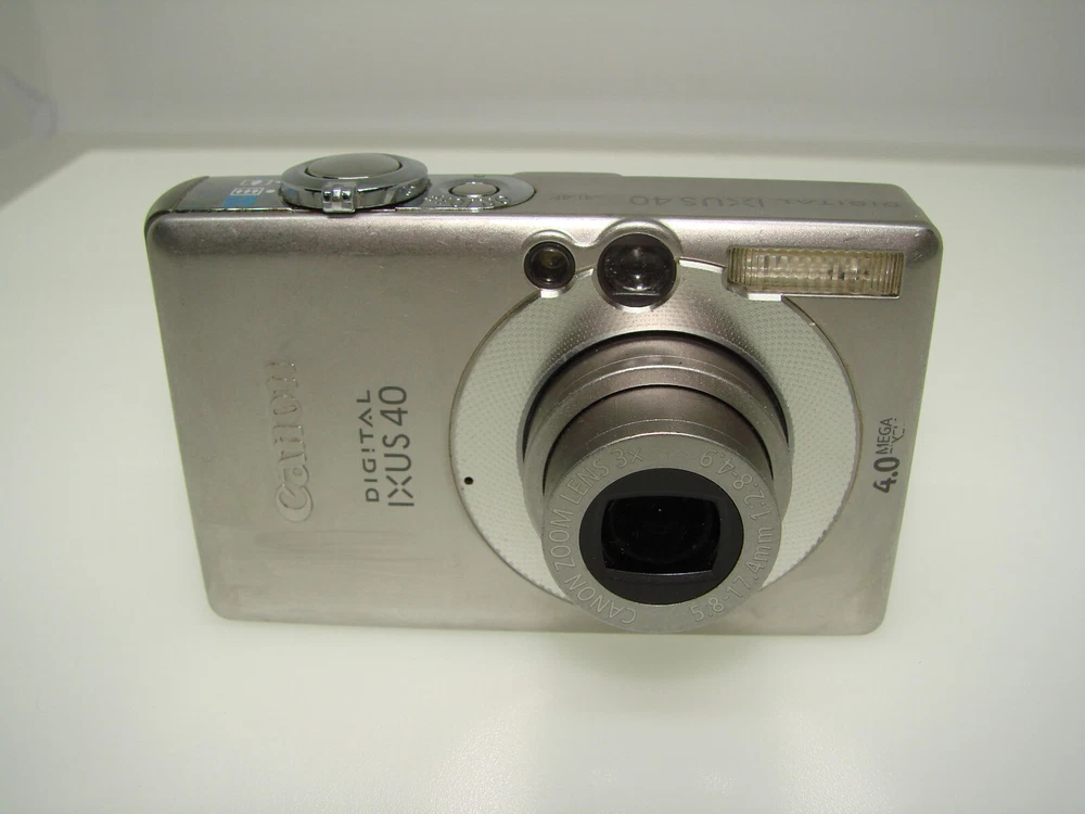 Canon IXUS 40 / PowerShot Digital ELPH SD300 4.0MP Digital Camera Tested Works